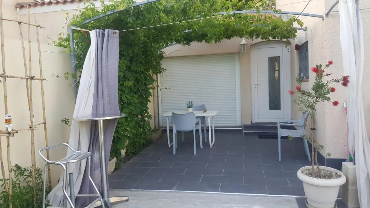 Studio Provence Avignon 0*,  France